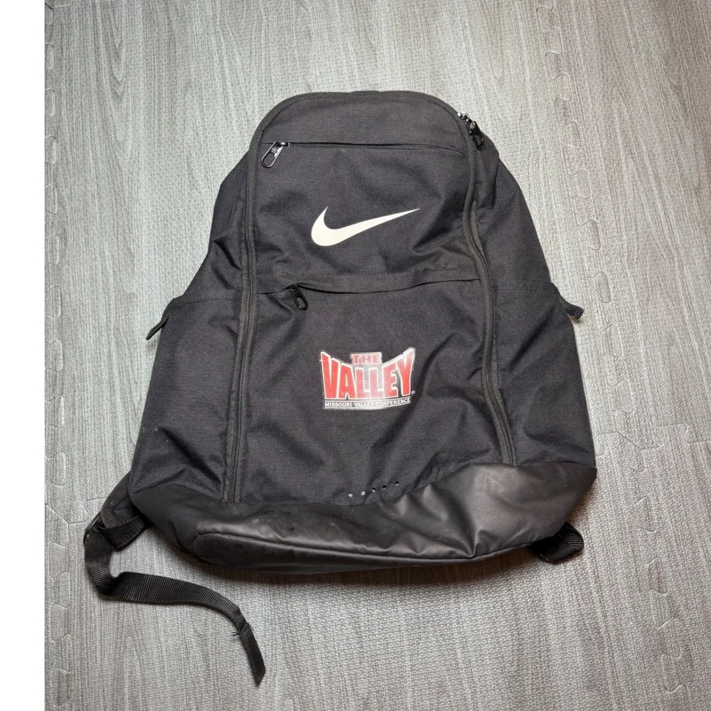 nike backpack cooler Nike Lunch Box Insulated Tote Lunchbox Upright Thermal Cooler Bag Black  Grey for Sale in Cranston, RI